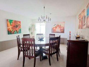 Casa en venta en Zona Plateada, con cinco habitaciones.