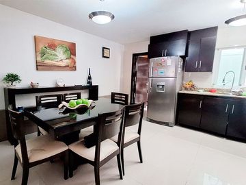 Casa en venta en Zona Plateada, con cinco habitaciones.