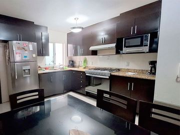Casa en venta en Zona Plateada, con cinco habitaciones.