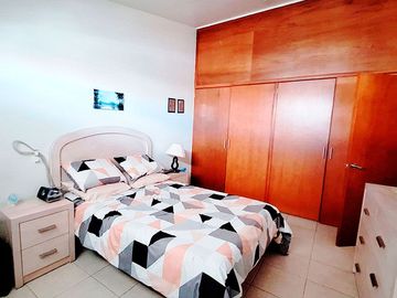 Casa en venta en Zona Plateada, con cinco habitaciones.