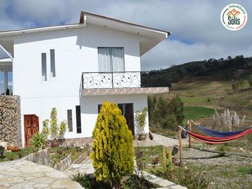SE ALQUILA CASA VACACIONAL DE DOS PISOS CON ÁREA VERDE