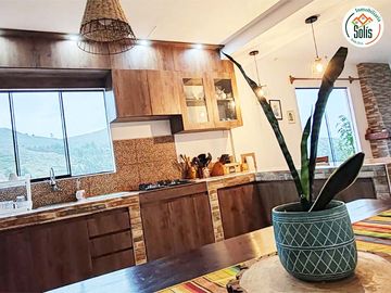 SE ALQUILA CASA VACACIONAL DE DOS PISOS CON ÁREA VERDE