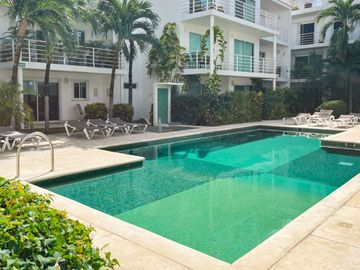 Departamento junto a la alberca, en venta, Pelícanos, Centro, Playa del Carmen