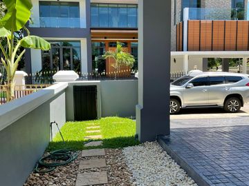 For Sale 4 bedrooms 4 bathroom Ladawan Lake Colonial