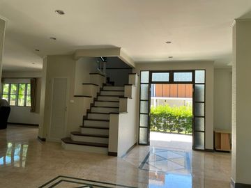 For Sale 4 bedrooms 4 bathroom Ladawan Lake Colonial