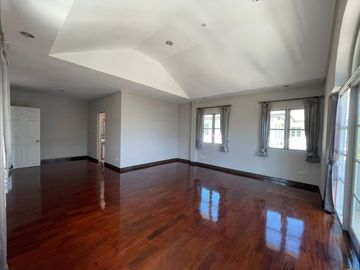 For Sale 4 bedrooms 4 bathroom Ladawan Lake Colonial