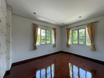 For Sale 4 bedrooms 4 bathroom Ladawan Lake Colonial