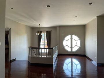 For Sale 4 bedrooms 4 bathroom Ladawan Lake Colonial