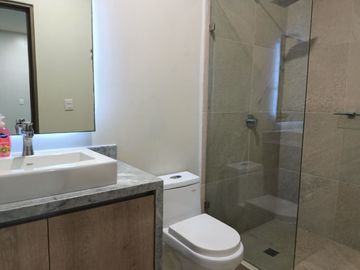 Departamento en venta de 1 habitación, 2 baños completos, Distrito corazón Playa del Carmen, QUintana Roo, a pocos pasos de la quinta avenida.