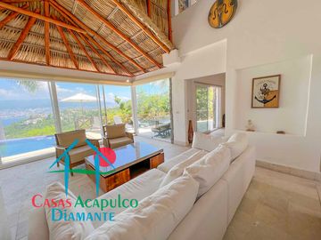 Casa en renta con terraza,  espectacular vista al mar y alberca privada