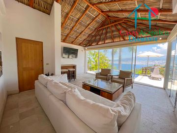 Casa en renta con terraza,  espectacular vista al mar y alberca privada