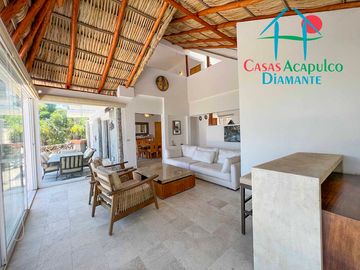 Casa en renta con terraza,  espectacular vista al mar y alberca privada