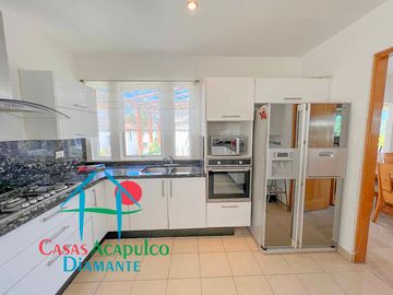 Casa en renta con terraza,  espectacular vista al mar y alberca privada