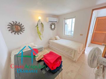 Casa en renta con terraza,  espectacular vista al mar y alberca privada