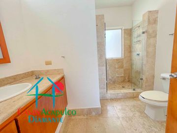 Casa en renta con terraza,  espectacular vista al mar y alberca privada