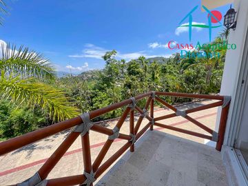 Casa en renta con terraza,  espectacular vista al mar y alberca privada