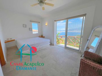 Casa en renta con terraza,  espectacular vista al mar y alberca privada