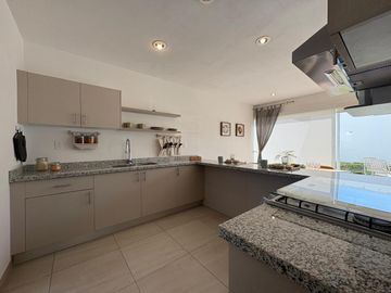 CASA MODERNA EN VENTA CON JARDÍN Y TERRAZA