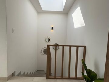 CASA MODERNA EN VENTA CON JARDÍN Y TERRAZA