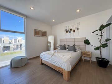 CASA MODERNA EN VENTA CON JARDÍN Y TERRAZA