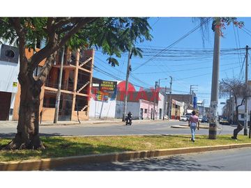 Vendo Terreno Comercial En Av. Gonzales Prada Con Atahualpa 700M2 $570,000 29.40 M2 Frontera