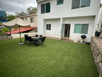 Casa en Venta en la Primavera en Culiacan Barrio San Agustin