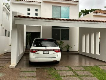 Casa en Venta en la Primavera en Culiacan Barrio San Agustin