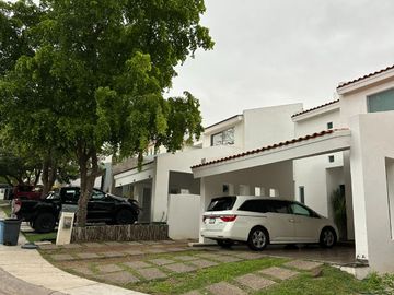 Casa en Venta en la Primavera en Culiacan Barrio San Agustin