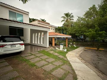 Casa en Venta en la Primavera en Culiacan Barrio San Agustin