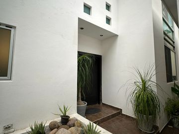 Casa en Venta en la Primavera en Culiacan Barrio San Agustin