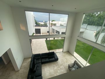 HERMOSA CASA EN VENTA EN BALCONES DE JURIQUILLA
