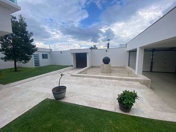 HERMOSA CASA EN VENTA EN BALCONES DE JURIQUILLA