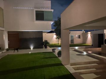 HERMOSA CASA EN VENTA EN BALCONES DE JURIQUILLA
