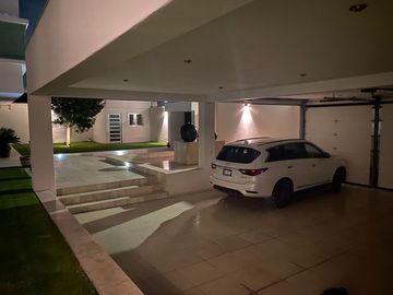 HERMOSA CASA EN VENTA EN BALCONES DE JURIQUILLA