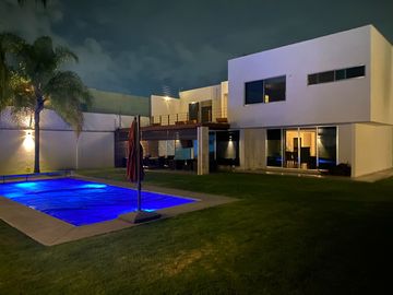 HERMOSA CASA EN VENTA EN BALCONES DE JURIQUILLA