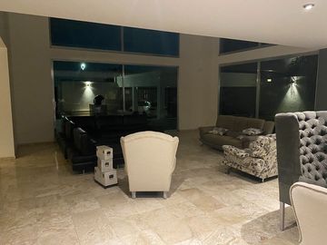 HERMOSA CASA EN VENTA EN BALCONES DE JURIQUILLA