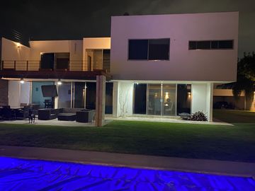 HERMOSA CASA EN VENTA EN BALCONES DE JURIQUILLA