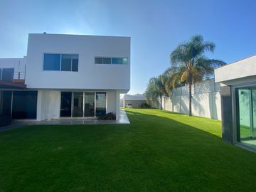 HERMOSA CASA EN VENTA EN BALCONES DE JURIQUILLA