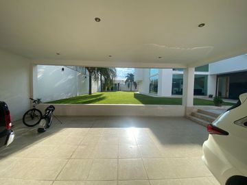 HERMOSA CASA EN VENTA EN BALCONES DE JURIQUILLA
