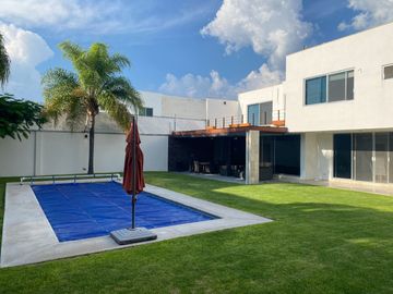 HERMOSA CASA EN VENTA EN BALCONES DE JURIQUILLA