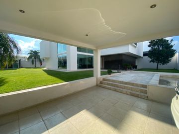 HERMOSA CASA EN VENTA EN BALCONES DE JURIQUILLA