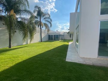 HERMOSA CASA EN VENTA EN BALCONES DE JURIQUILLA