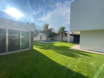 HERMOSA CASA EN VENTA EN BALCONES DE JURIQUILLA