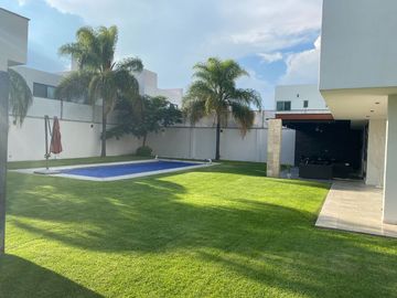 HERMOSA CASA EN VENTA EN BALCONES DE JURIQUILLA