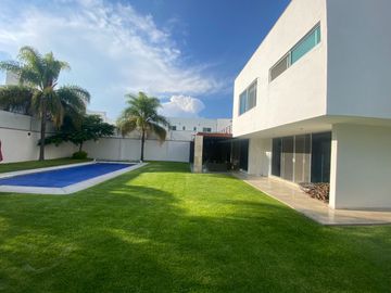HERMOSA CASA EN VENTA EN BALCONES DE JURIQUILLA