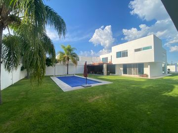 HERMOSA CASA EN VENTA EN BALCONES DE JURIQUILLA