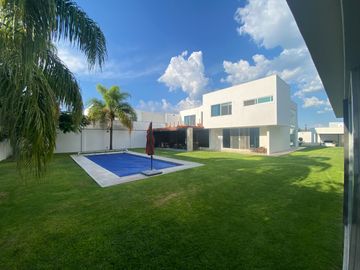HERMOSA CASA EN VENTA EN BALCONES DE JURIQUILLA