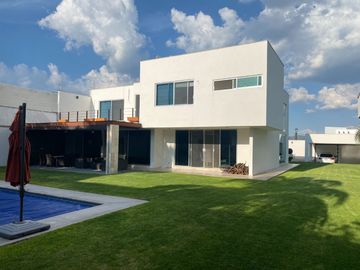 HERMOSA CASA EN VENTA EN BALCONES DE JURIQUILLA