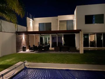 HERMOSA CASA EN VENTA EN BALCONES DE JURIQUILLA