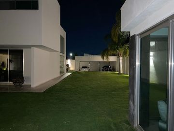 HERMOSA CASA EN VENTA EN BALCONES DE JURIQUILLA